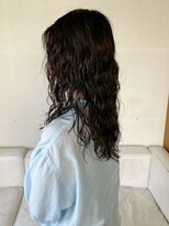 タヴィ(Tavi)&nbsp;黒髪ヘアのくせ毛風パーマ/ミディアムパーマ/くるくるパーマ
