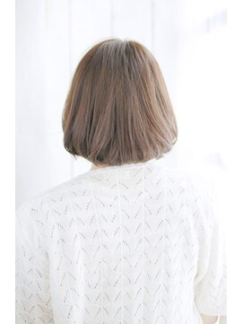 リーニアプラスエヌ(LINHA +n) 20代30代40代　大人・小顔モードボブ【長浜】