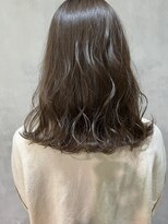 キチ(kichi.)&nbsp;[kichi.] ロングヘア×くすみベージュ