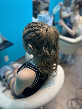 リエラ 新宿(RIERA) コーンロウポニー