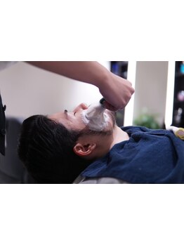 男らしさを際立たせるトータルメンテナンス。細部までこだわるスタッフの技術に魅了されます<理容室>[銀座]