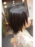 伸ばし中ショートレイヤーヘア