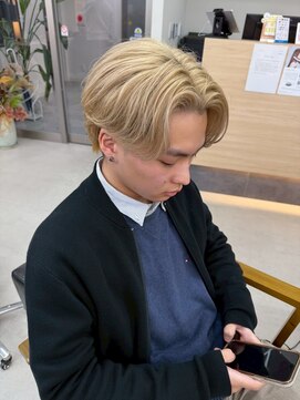 アリープパロット(ALEAP parrot) メンズカット/センターパート/ブロンド