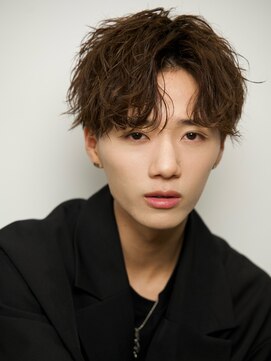 ルーシー 渋谷(LUCEY) センターパートツイストスパイラルショート