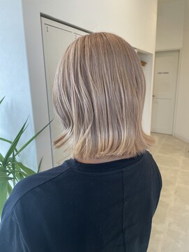 サラ ビューティー サイト 古賀店(SARA Beauty Sight) 【ホワイトブロンド】20代30代/パールベージュ/ハイトーンボブ