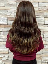 ジュリアンマーラ(Julien Mara) 外国人風ハイライト/ウェーブヘア/ツヤ髪/アッシュブラウン