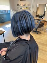 クク(coucou)&nbsp;刈り上げ×前下がりボブ×人気のアンブレラカラー×ネイビー