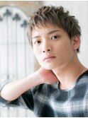 ハイトーンカラーのフェザーマッシュ束感ショートJ