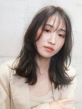 ジェニーバイメノン(JENNIE by Menon) レイヤーカット　オリーブベージュ　前髪　こなれミディ