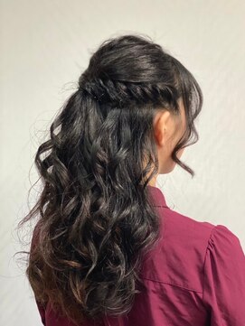 ヘアメイクHY(hair make HY) ハーフアップ