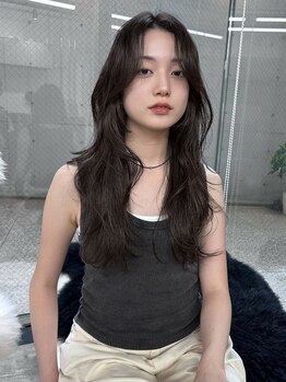 ピア ヤクイン(Pia Yakuin)の写真/似合わせのバランスを見極め、顔周りのデザインを重視したカットで、理想の小顔魅せを叶えます♪