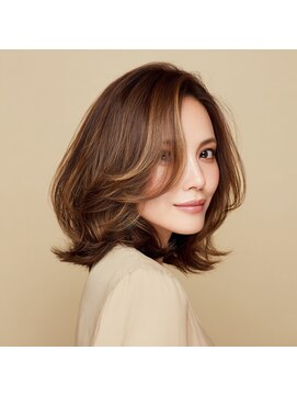 大人女性の小顔くびれミディアム