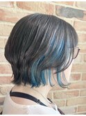 ブラック×ブルーインナーカラーのくびれボブスタイル