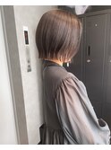 外ハネ切りっぱなしボブ