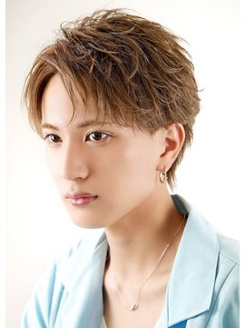 オーシャントーキョーウエスト 心斎橋 (OCEAN TOKYO WEST) センターパートベージュカラーウルフニュアンスツーブロック