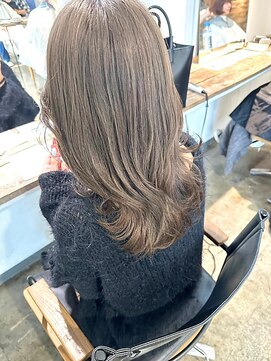 エトレ(etore) 柔らかセミロング×透明感シルバーアッシュy