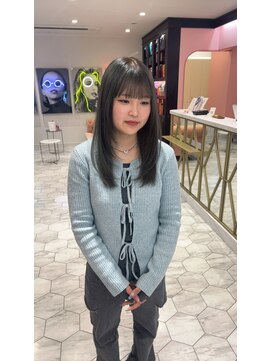 アマンドール(Aman D'or) 顔周りレイヤーカット&オリーブグレージュ（内藤）