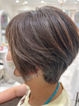 クイーン ショートボブ