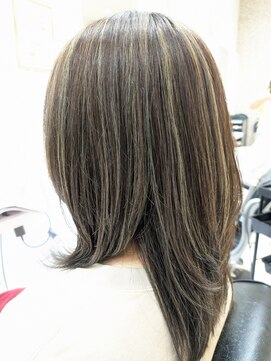 白髪ぼかしハイライト　明るい白髪染め　40代　50代