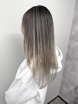 ケアブリーチでバレイヤージュ☆