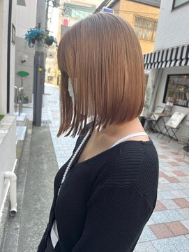 アフロートpd+ KOBE(AFLOATpd+) ブリーチ2回　ブロンドベージュ　前下がり