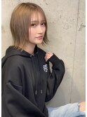 ヌケ感◎ハイトーン外ハネスタイル