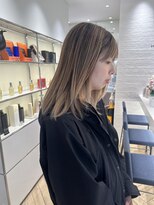 ハイライト　ミルクティー　ストレートヘア　地毛残し