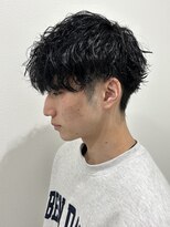 ヒュイル バイ ニアウ(Hwyl by Niau)&nbsp;メンズマッシュパーマ波巻スパイラルパーマニュアンスパーマ眉毛