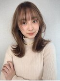 柔らかい雰囲気のナチュラルミディアムレイヤー