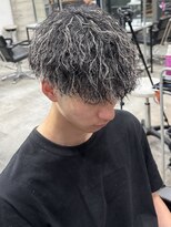 イーラ(era)&nbsp;ツイストスパイラルパーマメッシュマッシュ刈り上げフェード