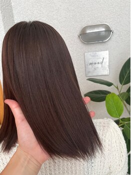 ムード(mood)の写真/これから白髪染めの迷いがある方でも大丈夫◎ダメージレスで艶のある仕上がりに♪髪に優しい施術が人気！