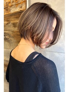 トルネード(TORNADO) 外国人風ボブ前下がりショートボブハニーベージュ　n3.8