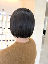 ヒビカ(HIBIKA) ラインで魅せる上質コンパクトボブ