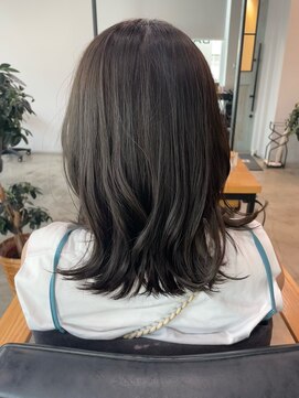 バトー バイ トリコ 船橋北口店(BATEAU by tricot) オリーブグレージュ＊外ハネ