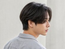 自然な丸みで決まる！メンズの曲がるストレート