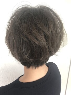ベル(Belle) ラフな軽さがあるショートボブ【朝霞台】