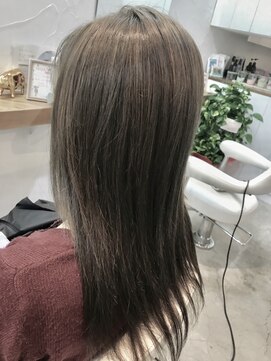 インク(inqu) グレージュ系カラー＊ストレートスタイル