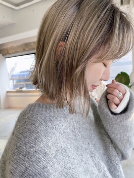 ヌーフェム(nuu fem) ミルクティーベージュダブルカラーブロンドベージュミニボブ