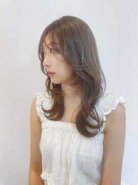 ジゼルアライ(gisele arai) フェイスレイヤー×透け感のあるブルーグレージュ