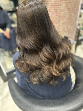 アピッシュ ギンザ(apish ginza) グレイカラー/艶パーマ/コテ巻き風パーマ/韓国風パーマ