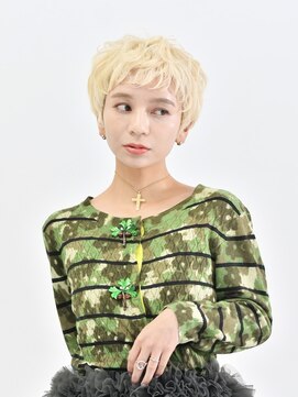 ロアーヘアー オペラオー 折尾店(RAWR hair Opera O) 【RAWR】ホワイトブロンド_大人ショートボブ丸みカット似合わせ