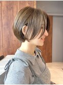 オリーブベージュ前髪長めショートボブ青山表参道