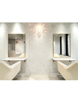 忙しいママも安心。お子様と一緒に来られる、癒しとキレイの時間を叶えるサロン。