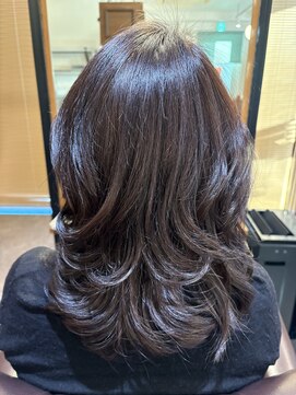 ル シャンブル(LE CHANVRE) ツヤとボリュームを叶える大人のゆるふわセミディ