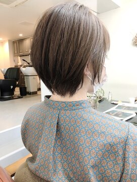 ニコ(nico...) 20代30代に人気!丸さのあるショートヘア