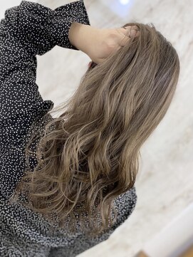 ラビス 浦和(Lovis) 魅力倍増カール/セミディ/シアーカラー/ダークアッシュ/姫カット