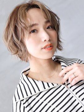 クラッチ ユニ(CLUTCH uni) 大人可愛い小顔美髪ツヤ髪くすみブラウンセンター分けボブAA1