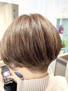 ストフ(stof) センターパート/マッシュショート/ハイライト/刈り上げショート