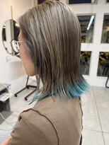 グリ(GURI)&nbsp;伸ばしかけミディアム　毛先裾カラー　ライトブルー/福島市