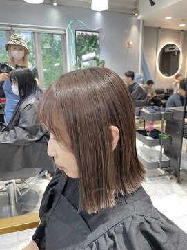 ロイオブジゼル(roi of GiseL) ベージュ×切りっぱボブ【博多天神】@halu_the_world